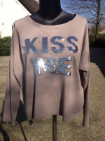 Sweater Kiss Me